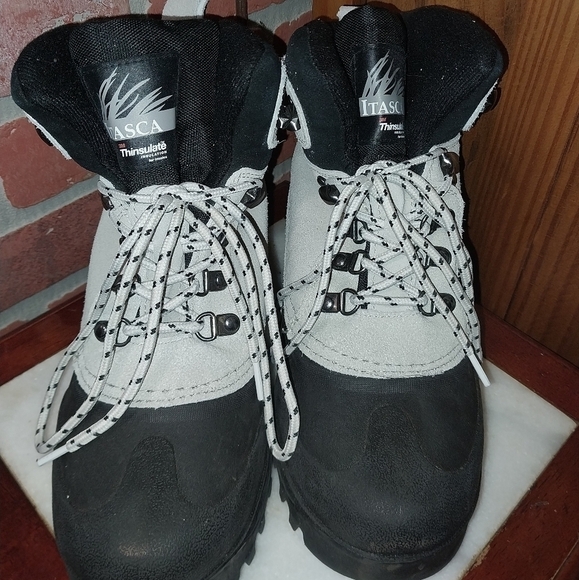 Itasca Shoes - NEW WITHOUT BOX  Itasca Women's Ice Breaker Boot.  Size 8
